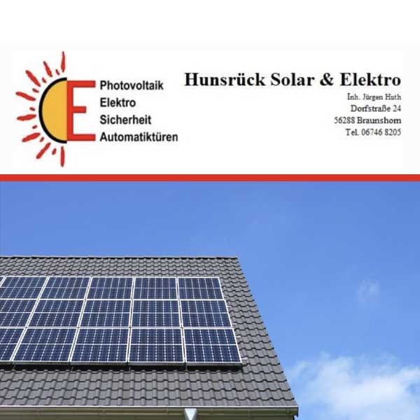 Logo von Hunsrück Solar & Elektro mit Solarmodulen auf Hausdach vor blauem Himmel